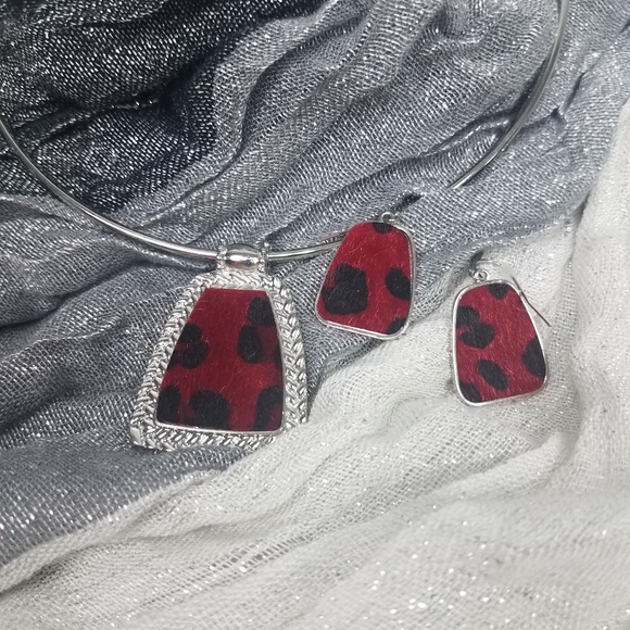 Red/Black/Silver Wire Necklace with Earrings - Picture 2 of 6